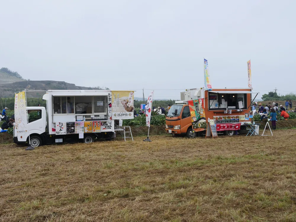昨年の会場に並ぶキッチンカー